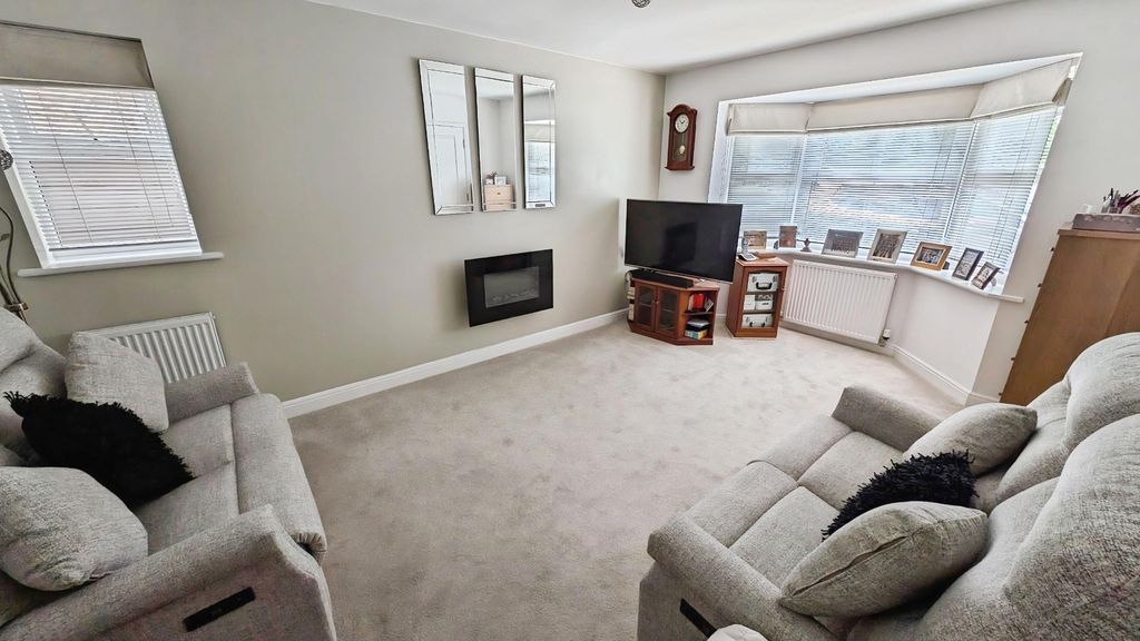 Property photo 2 of 20 Pbox-Living_Room-343444.Jpg