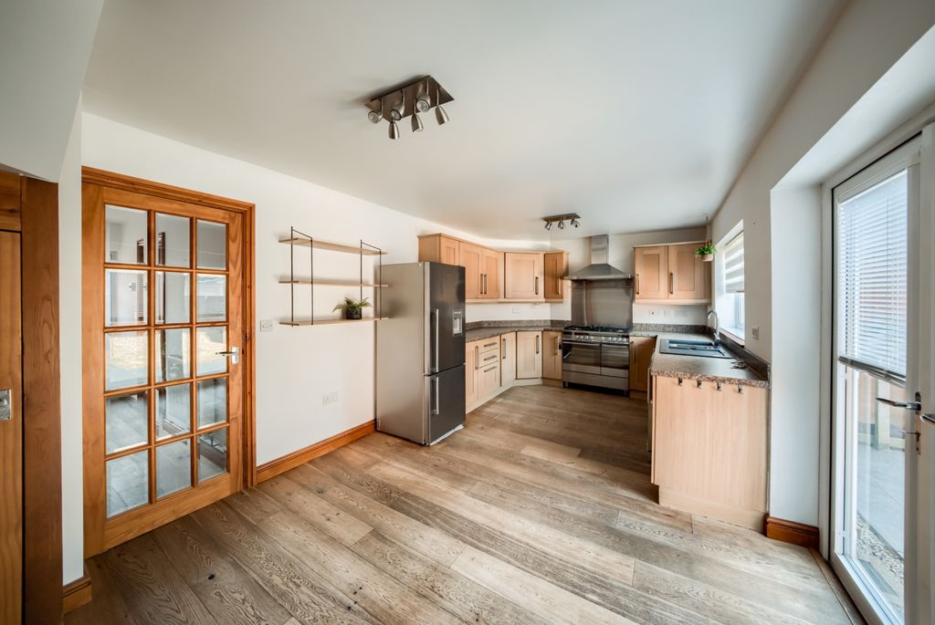 Property photo 3 of 25 Xh2A8185-Hdr(3)