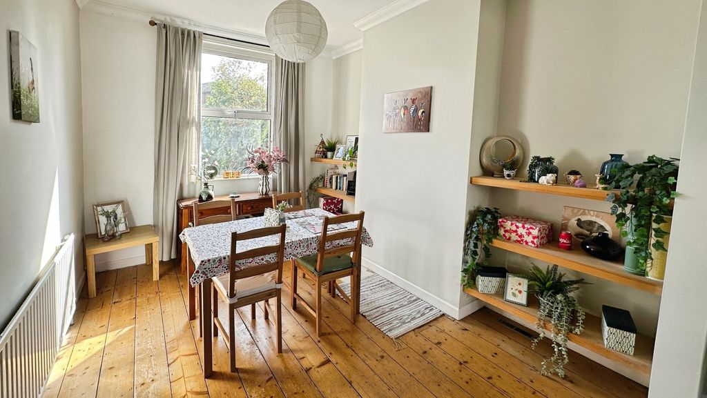 Property photo 3 of 17 Pbox-Img.Jpg