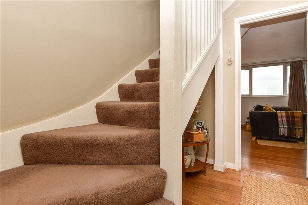 Property photo 3 of 9 Entrance Hall