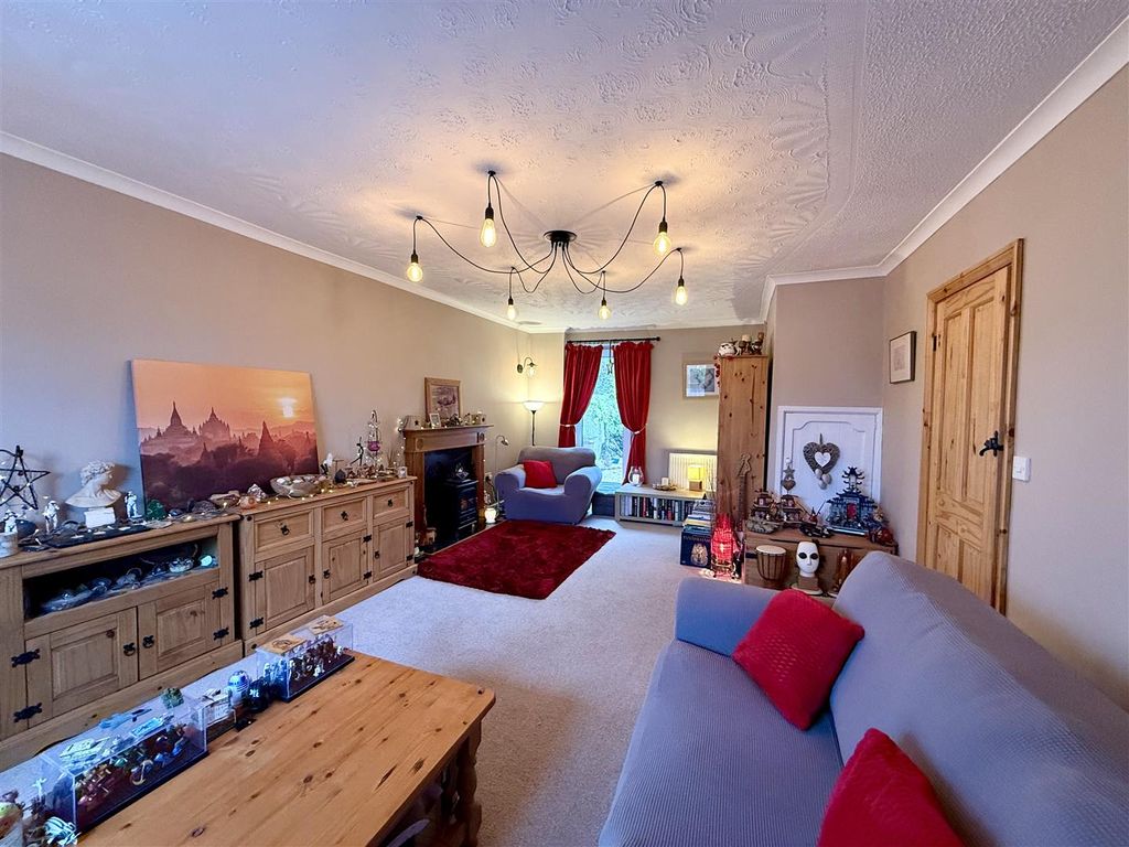 Property photo 2 of 22 Lounge