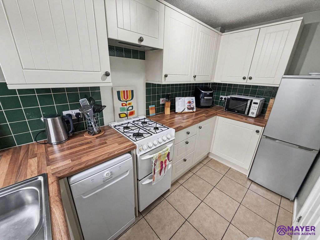 Property photo 3 of 14