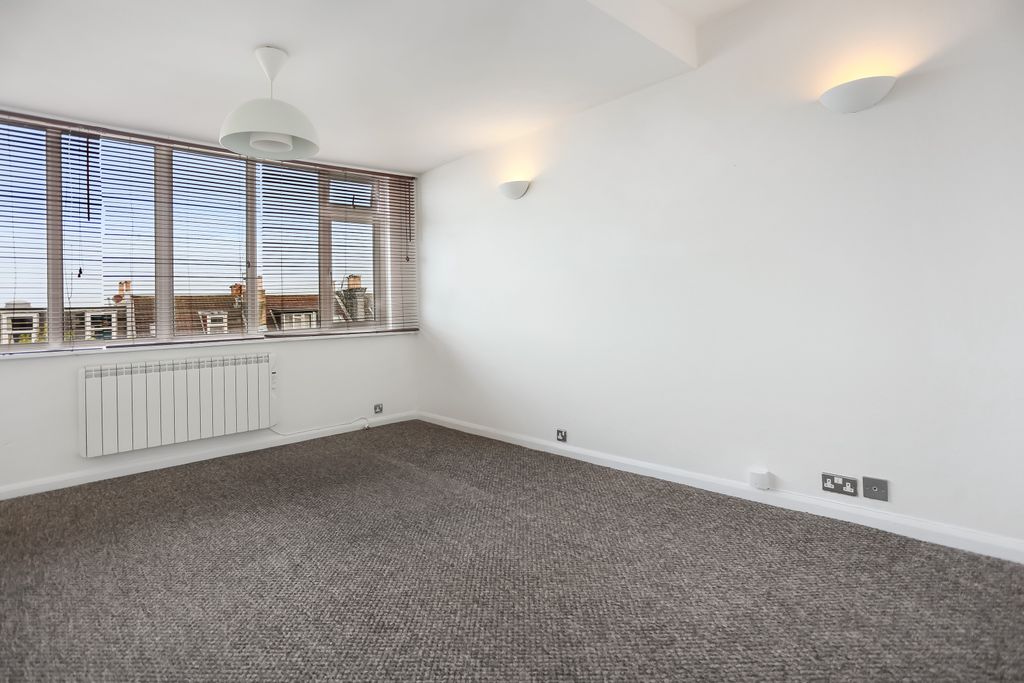 Property photo 3 of 12 296A39422