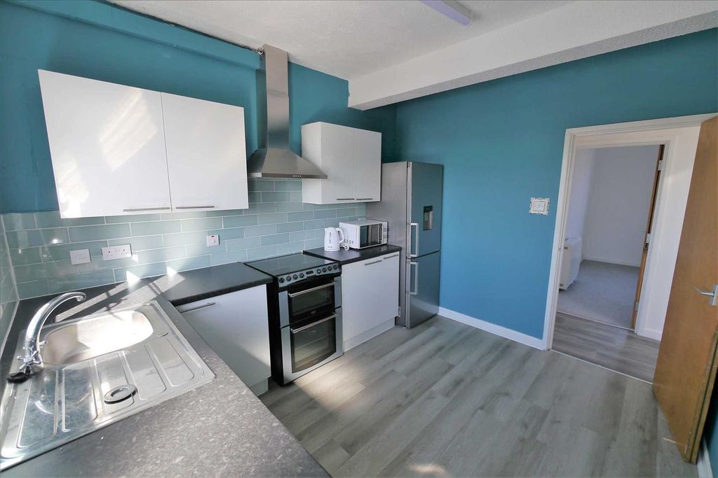 Property photo 2 of 9 Kitchen