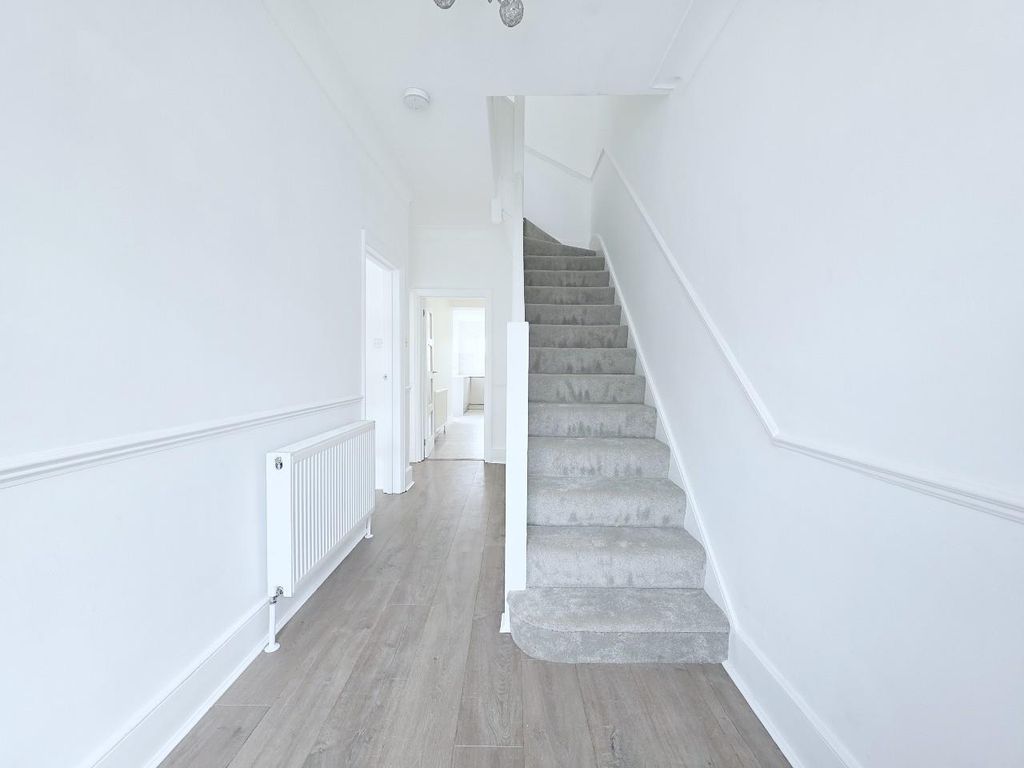 Property photo 3 of 17 Hallway