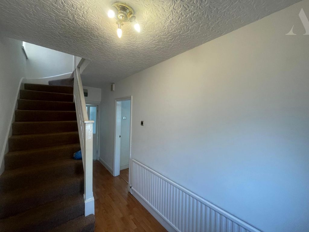 Property photo 2 of 15 153 Ward End Park Road Hallway.Jpeg