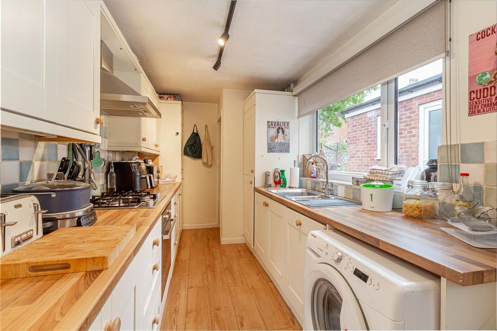 Property photo 3 of 13 Kitcheb-3.Jpg