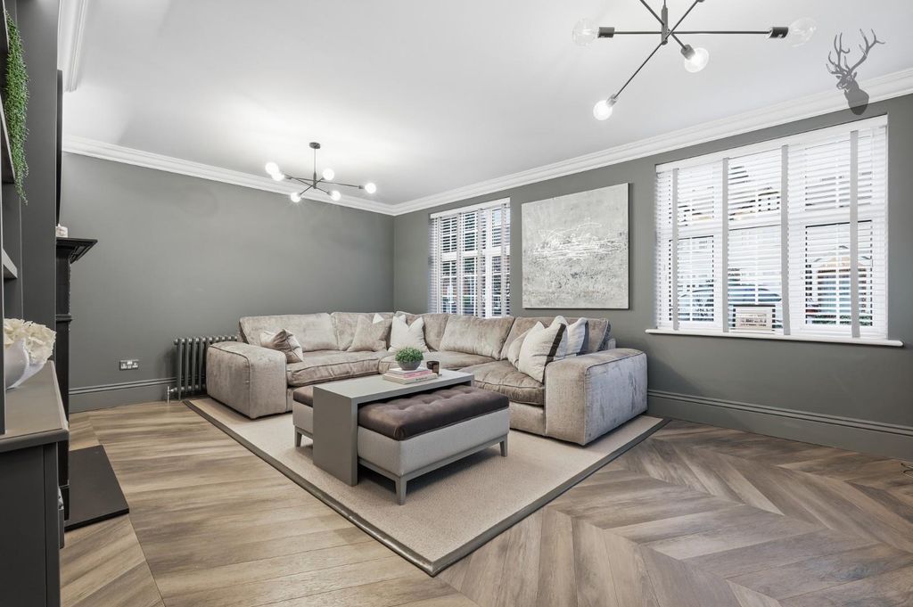 Property photo 3 of 36