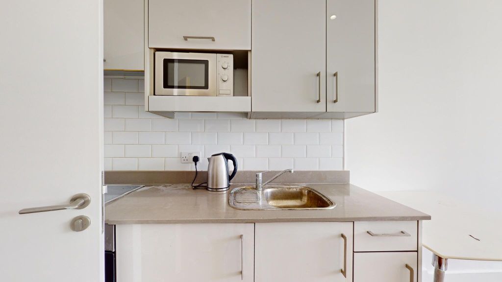 Property photo 2 of 11 Kitchen