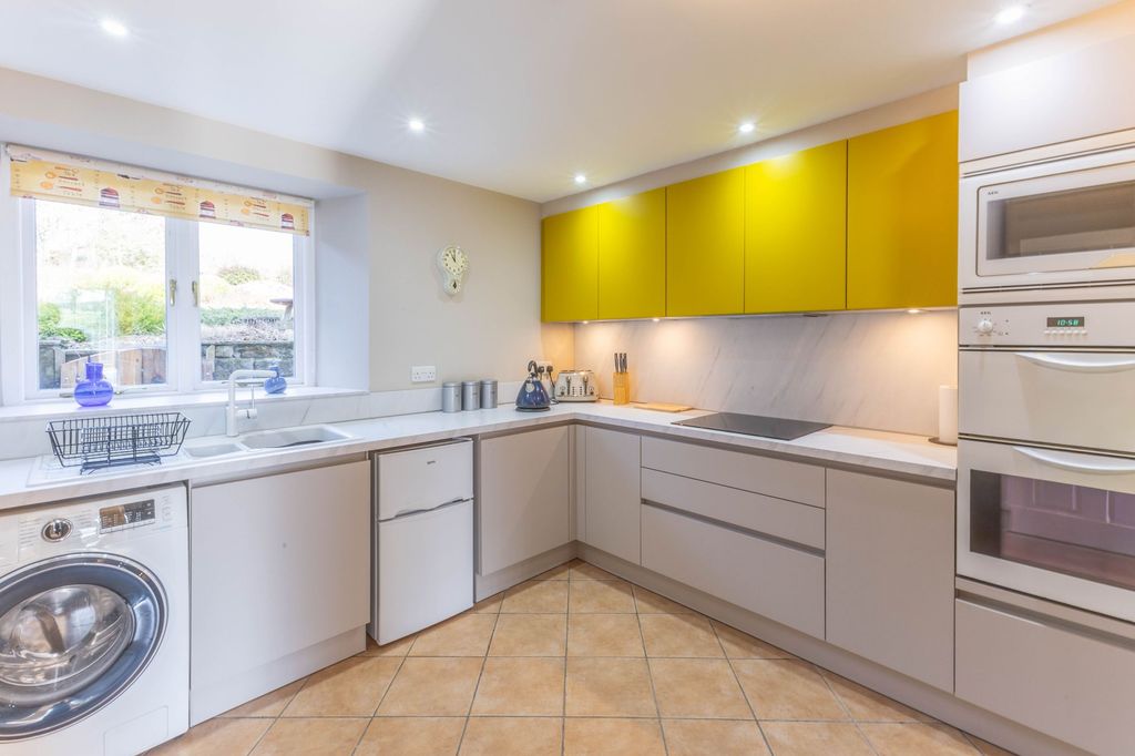 Property photo 3 of 29