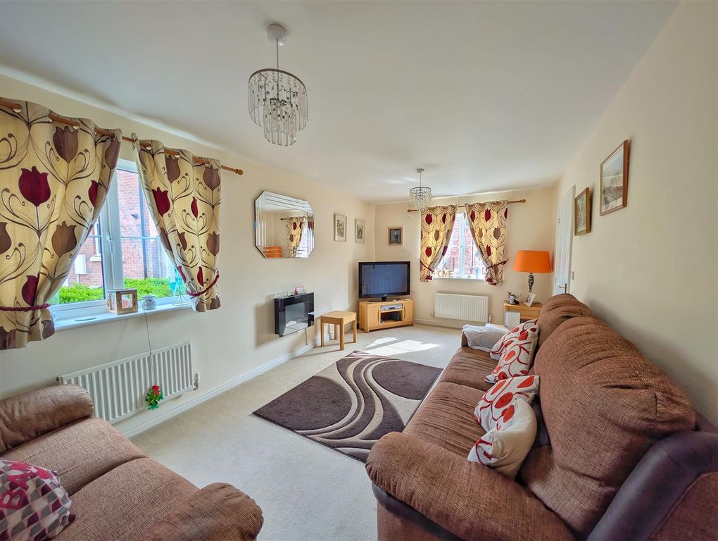 Property photo 2 of 15 Lounge