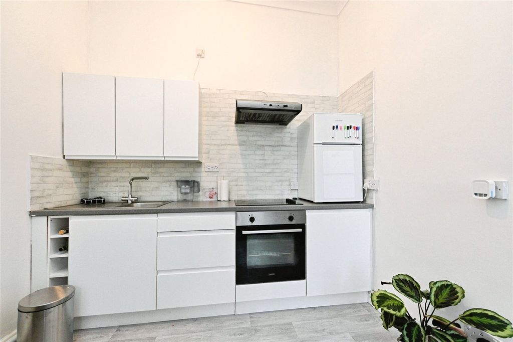 Property photo 3 of 14 Picture No. 06