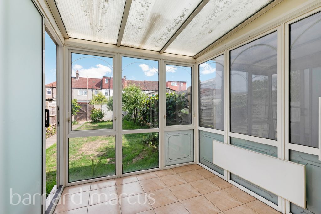 Property photo 3 of 8 Conservatory