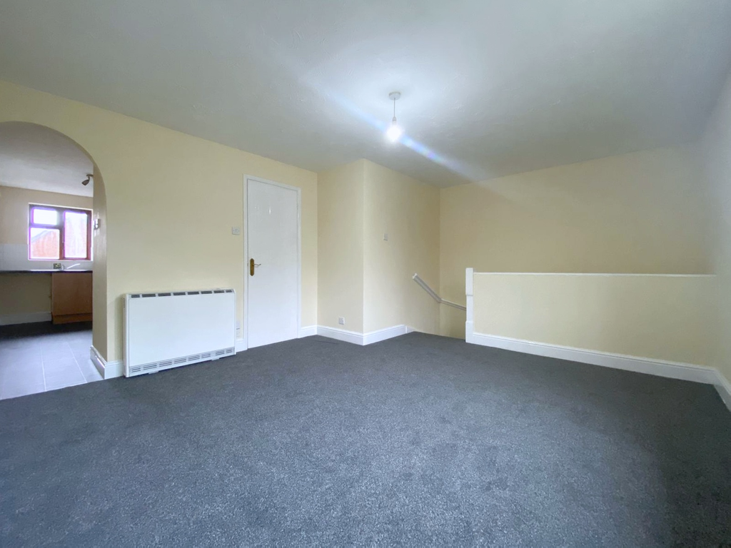 Property photo 3 of 16 Lounge