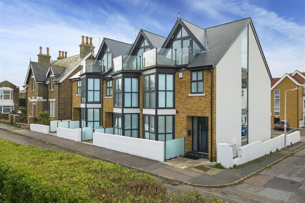 Property photo 1 of 14 Main Picture