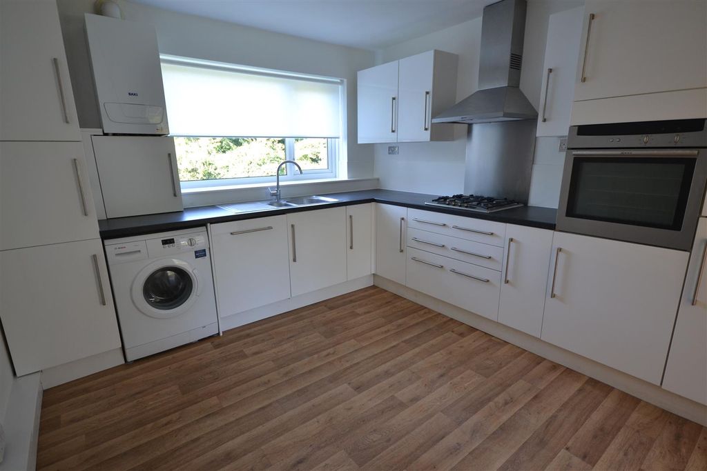 Property photo 2 of 10 76 Sycamore Rd - Kitchen 2.Jpg