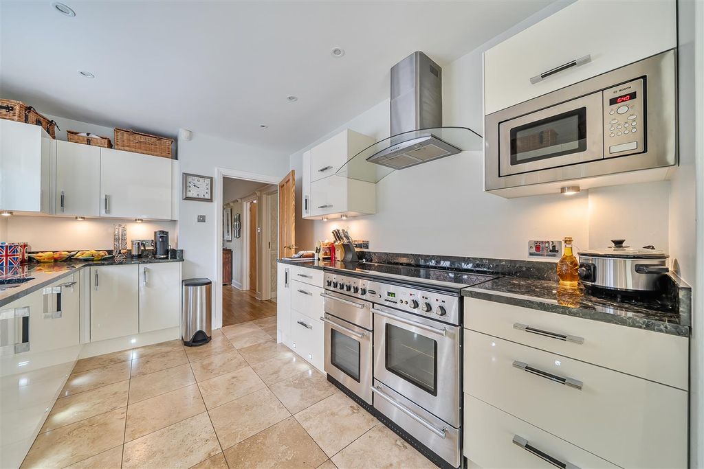 Property photo 3 of 21 1492921-13-6A563345cd1F6.Jpg