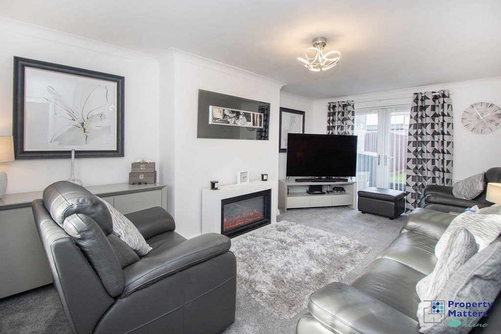 Property photo 3 of 13 Lounge