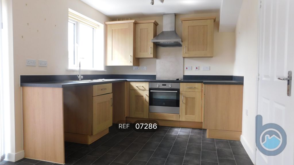 Property photo 2 of 19 Kitchen / Diner