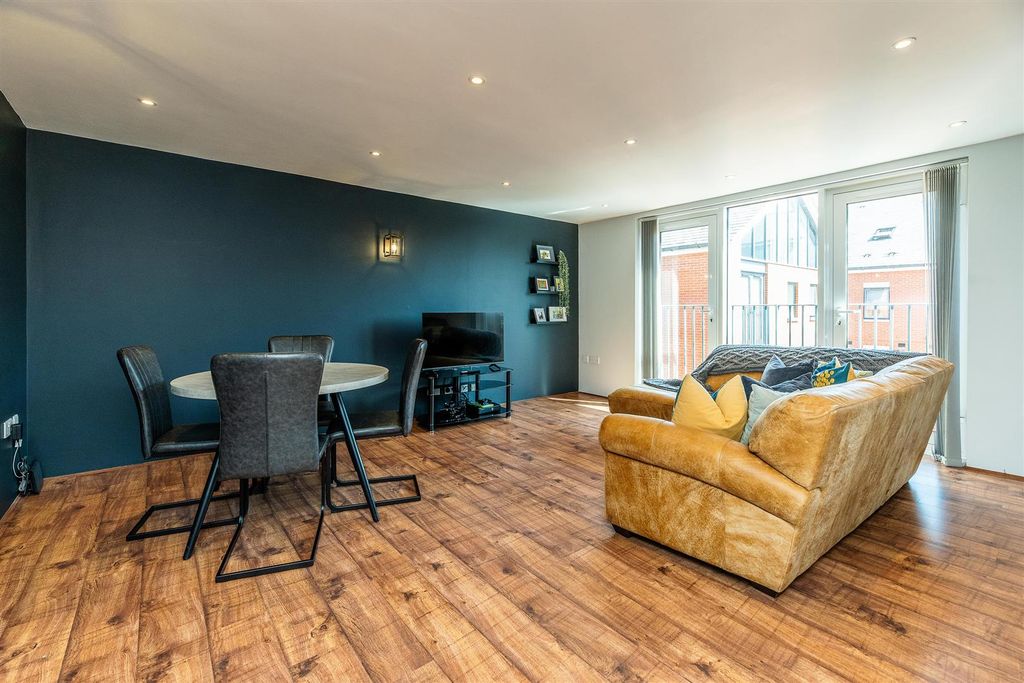 Property photo 3 of 23 601 Wdx 021