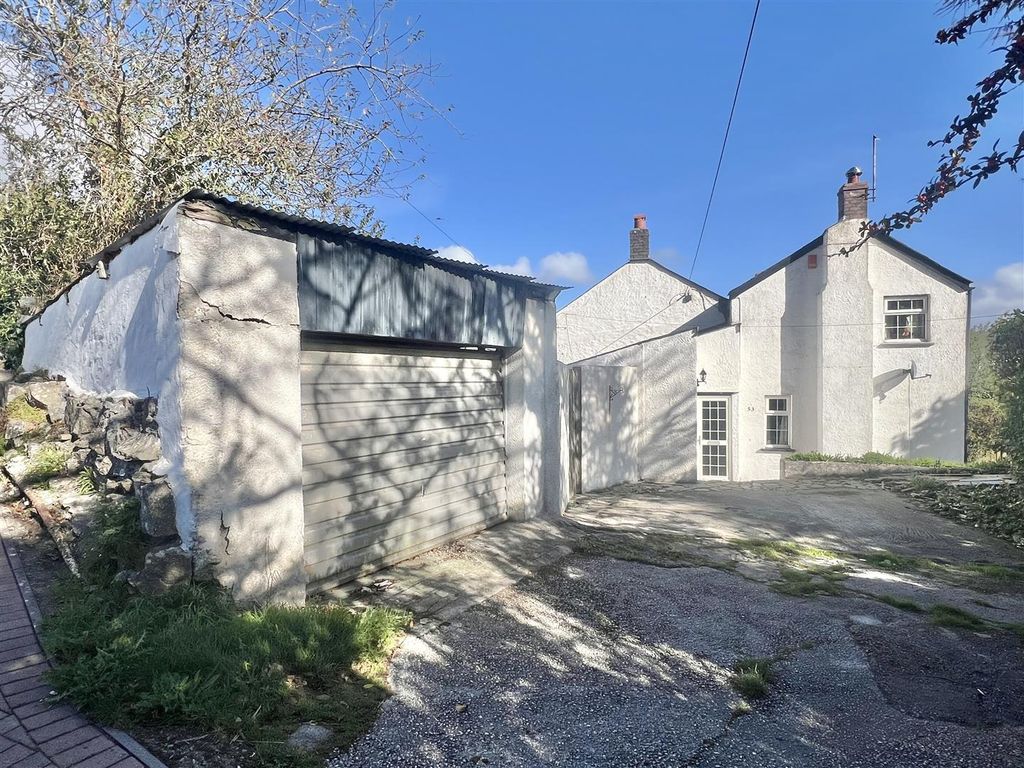 Property photo 2 of 33 Garage: