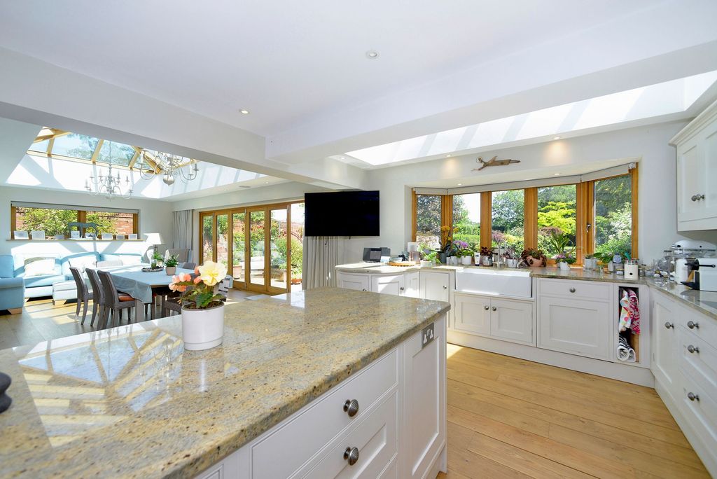 Property photo 2 of 32