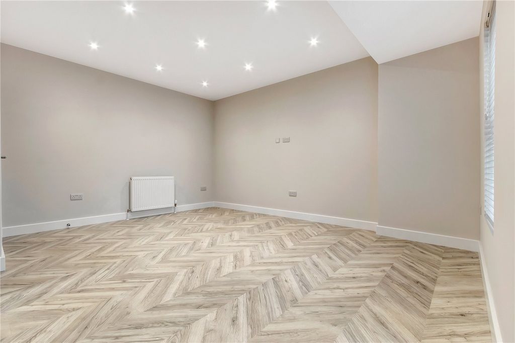 Property photo 2 of 18 Picture No. 08