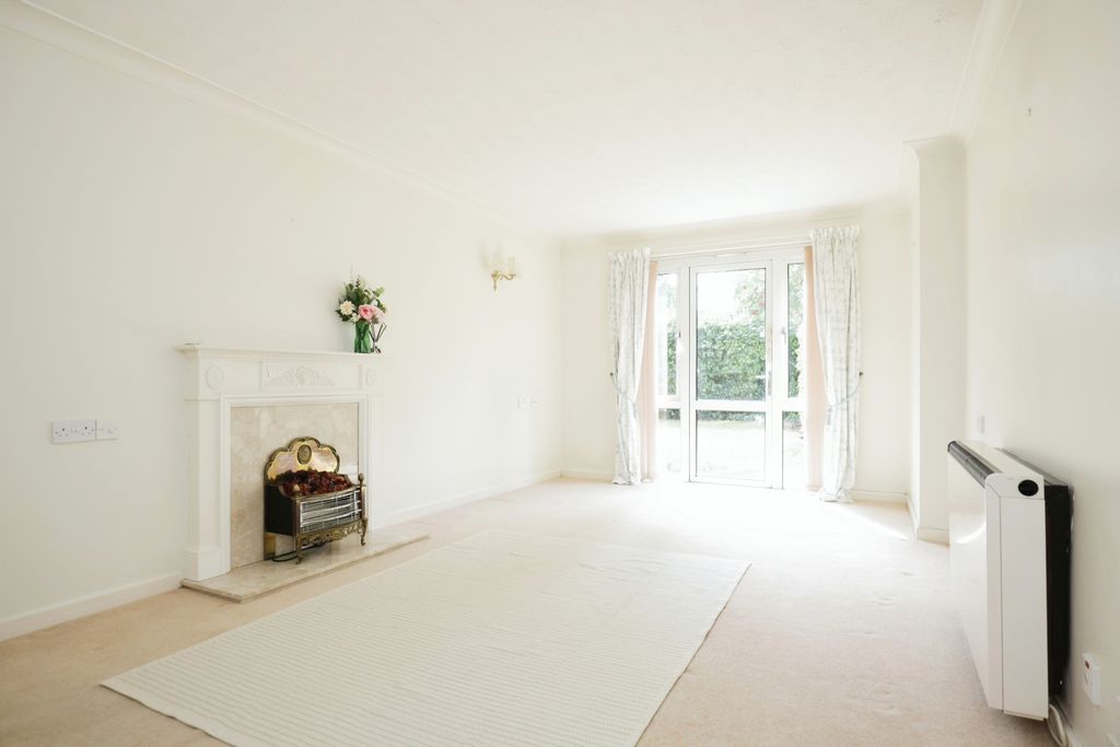 Property photo 1 of 10 Lounge
