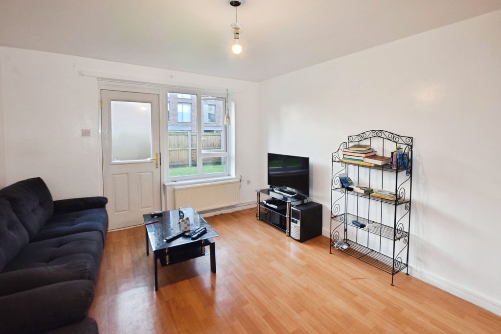 Property photo 1 of 14 Picture No. 08