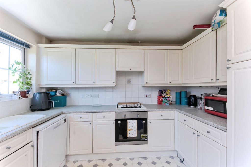 Property photo 3 of 21