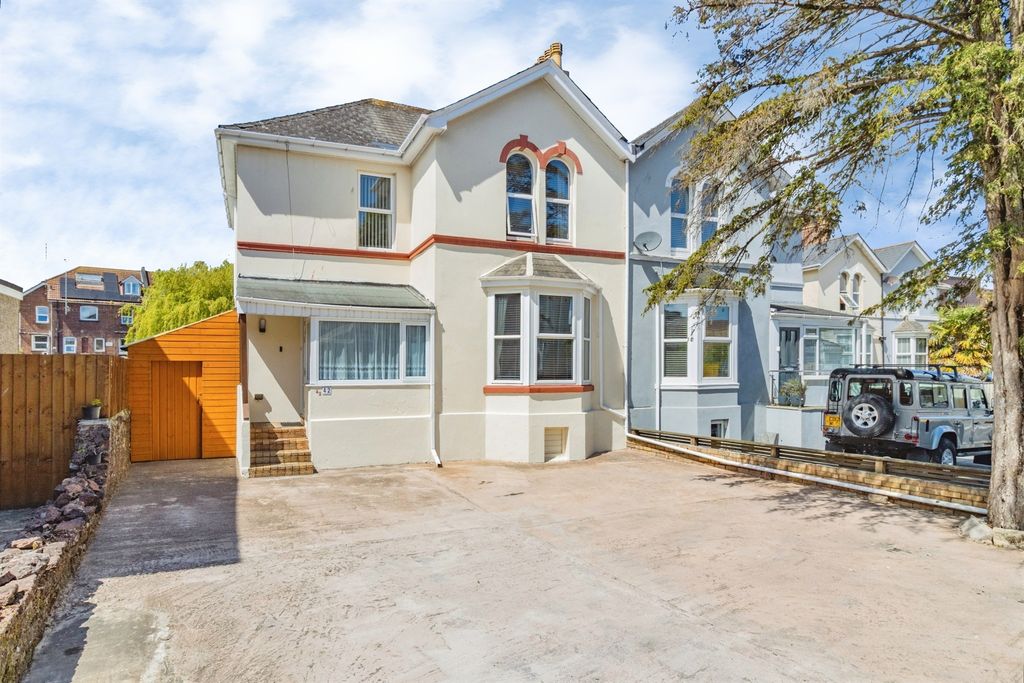 Property photo 1 of 31