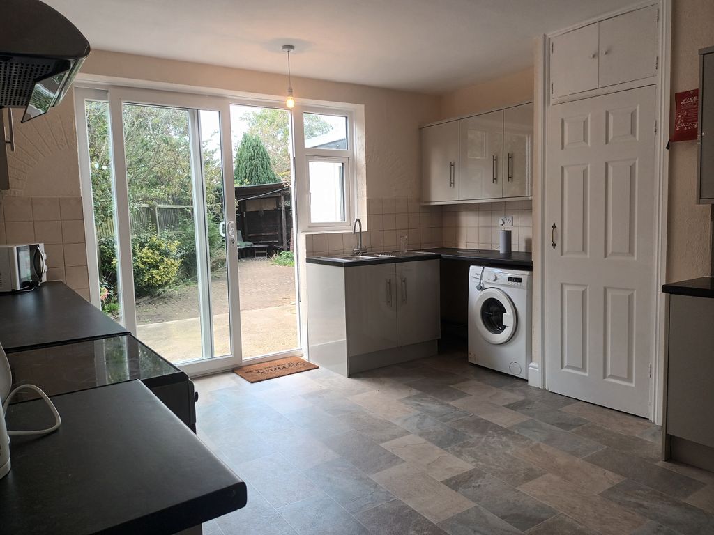 Property photo 2 of 14 Kitchen 1