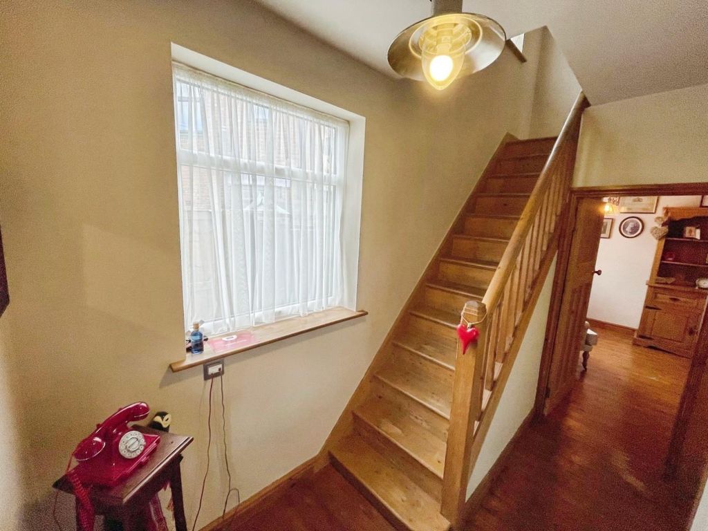 Property photo 2 of 37 9B15d46F--4B64-B336-323434Af0Ef7-35391-000004C44D7