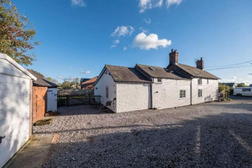 Property photo 3 of 40