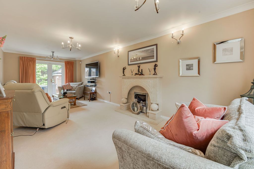 Property photo 2 of 40