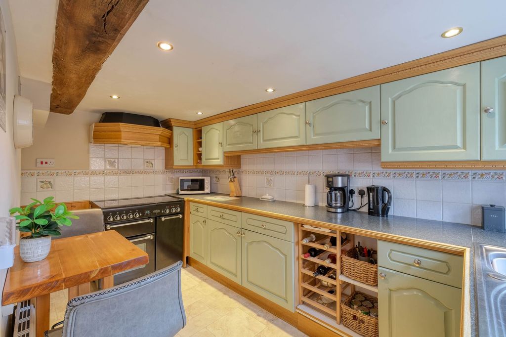 Property photo 2 of 25