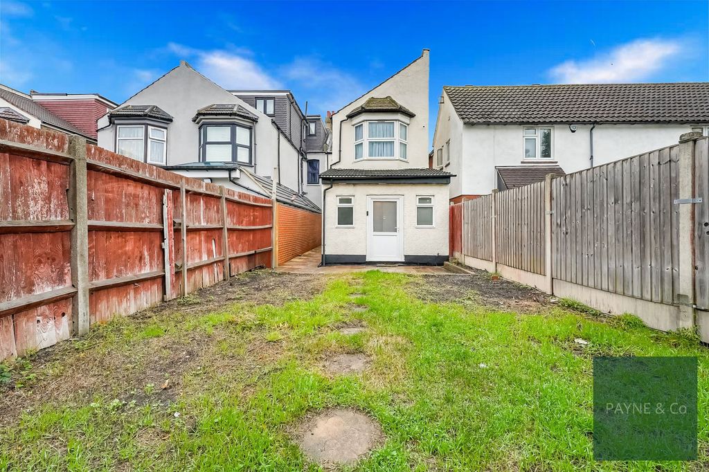 Property photo 2 of 28