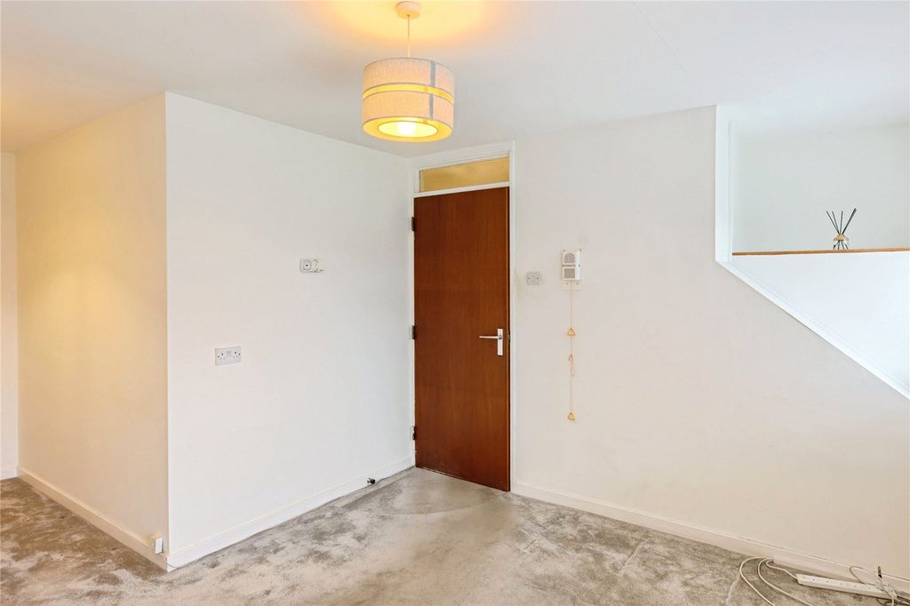 Property photo 3 of 9 Lounge