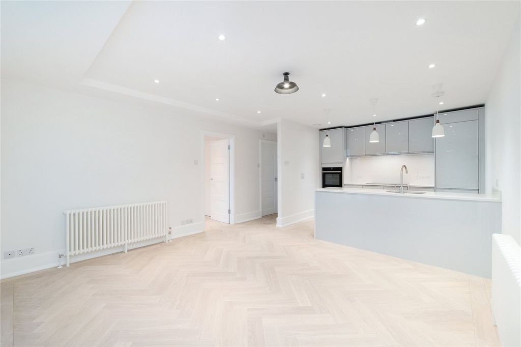 Property photo 1 of 9 Earlham Street