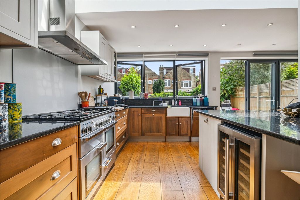 Property photo 3 of 14 Kitchen