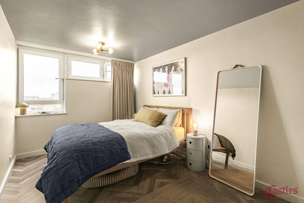 Property photo 2 of 37 Bedroom