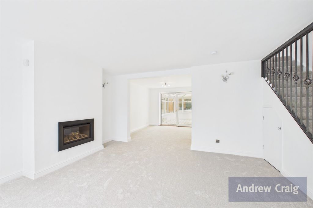 Property photo 2 of 20 Lounge