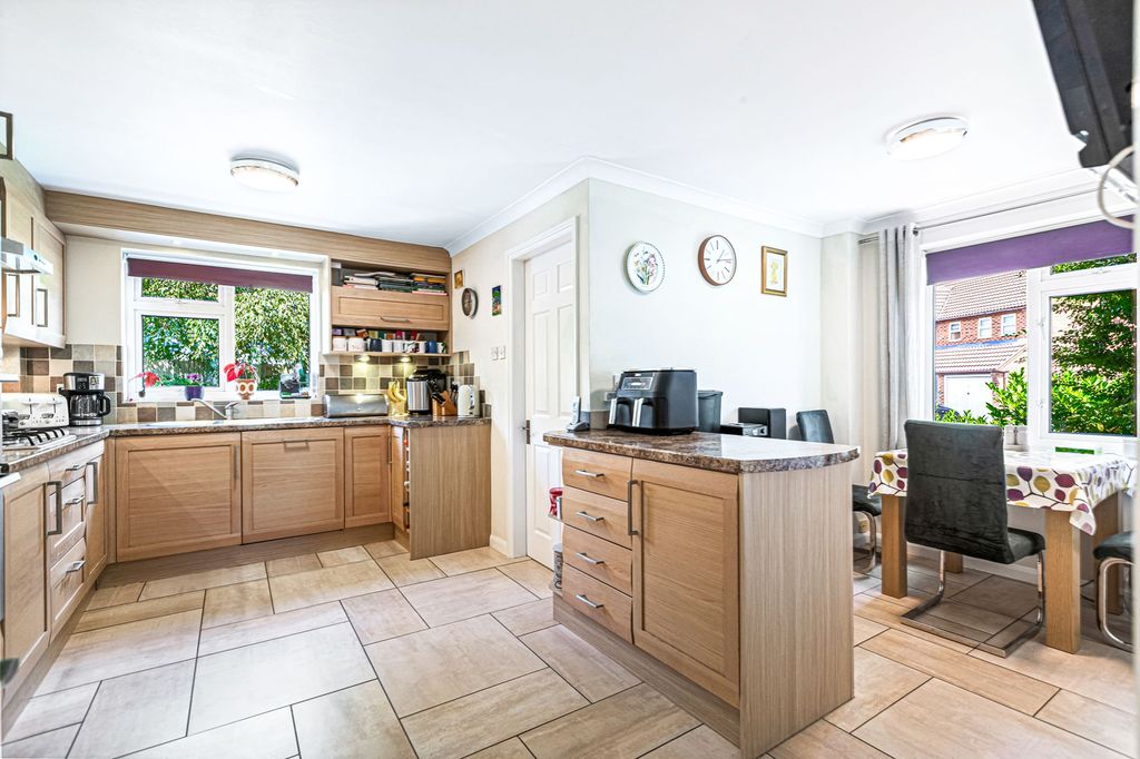 Property photo 2 of 28