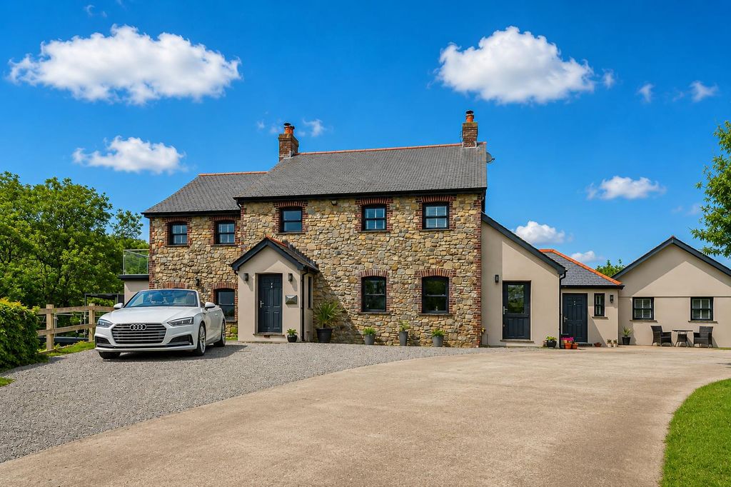 Property photo 3 of 47 3E9996F1-01E5-46Ea-B2d5-c56E65A5dc93.Png