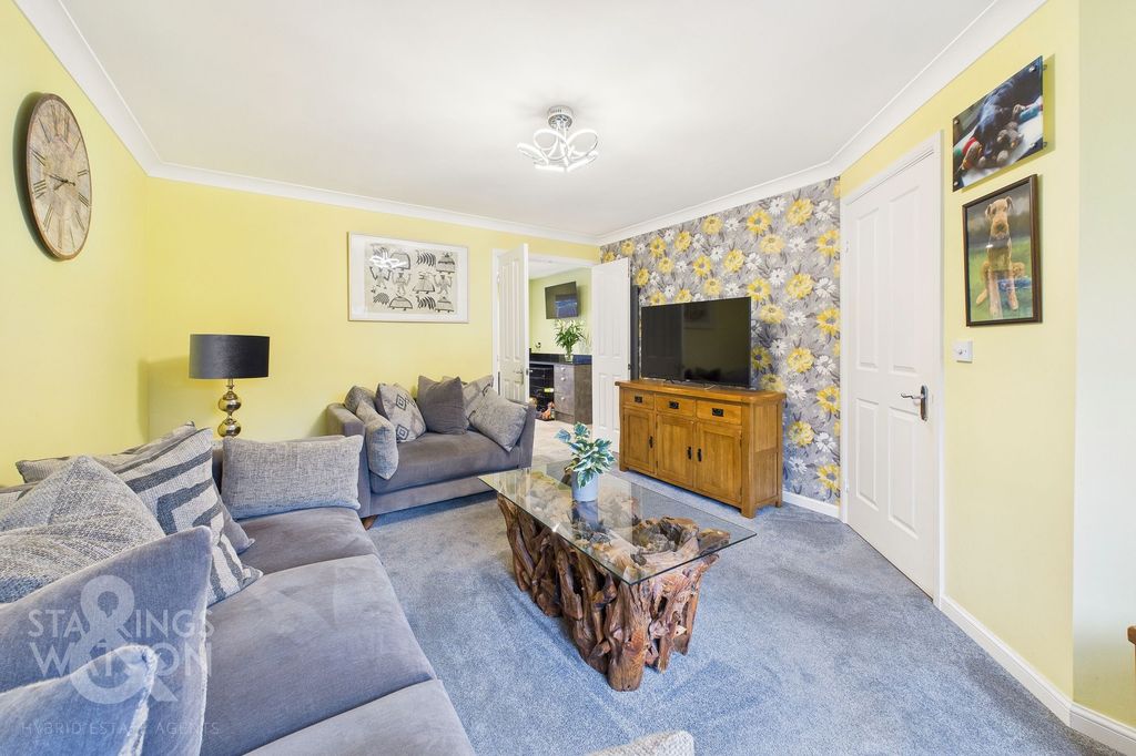 Property photo 2 of 25