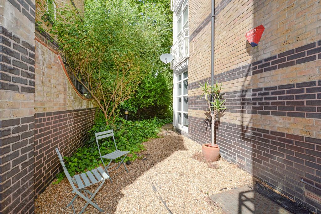 Property photo 3 of 17