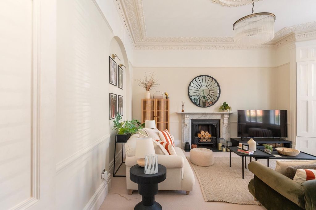 Property photo 1 of 25 F26Orcn - Living Room F.Jpg