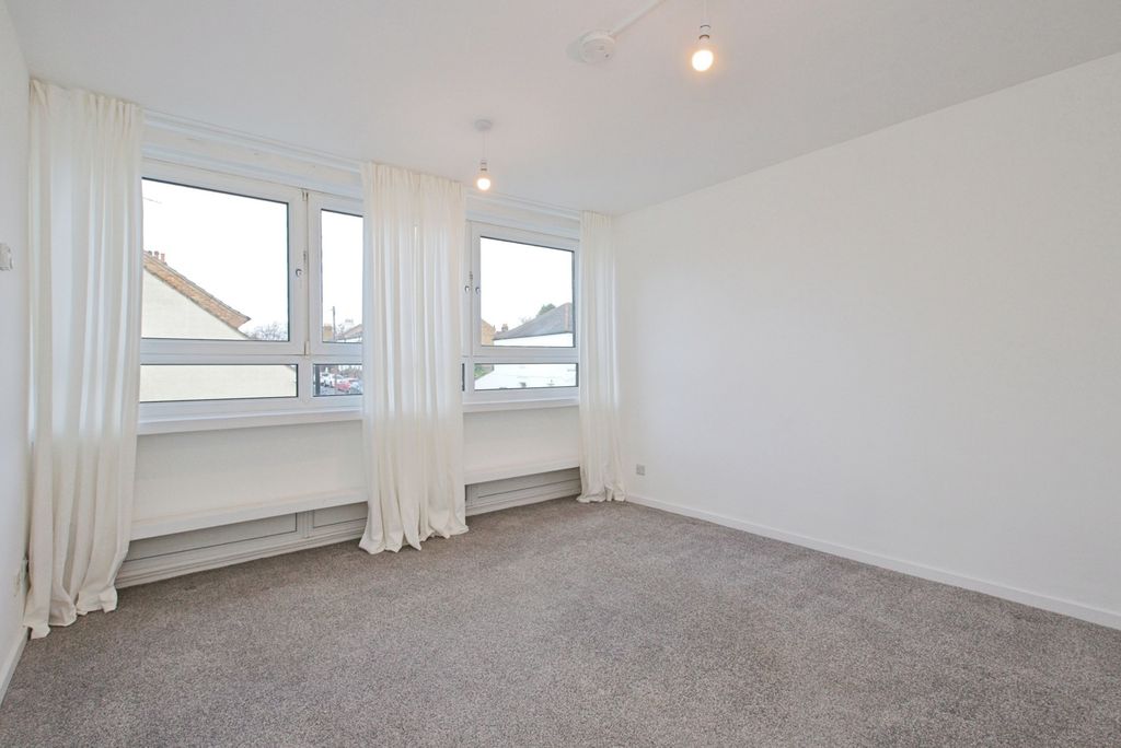 Property photo 2 of 17 Photo