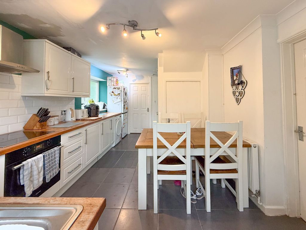 Property photo 2 of 32