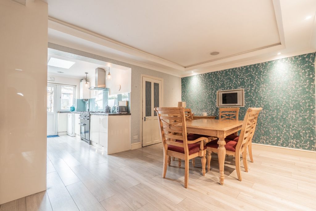 Property photo 3 of 25 4511953